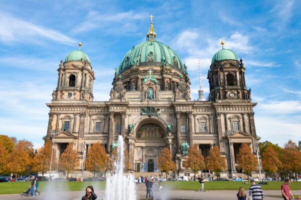 monument of berlin in autumn

